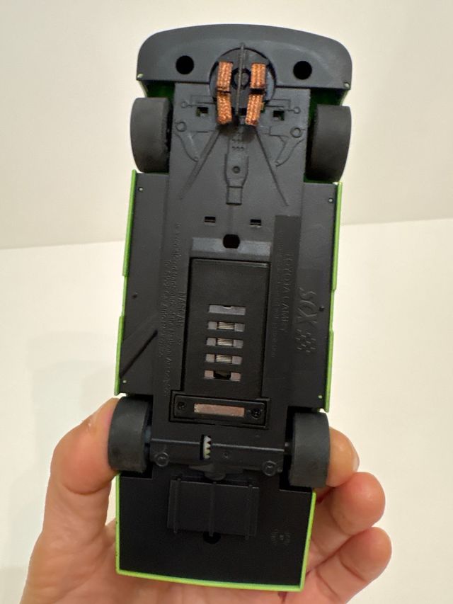 Toyota Camry Nascar #18 verde Scalextric