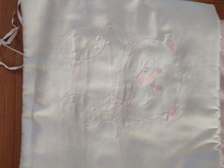 Colcha y protector de cuna chichonera