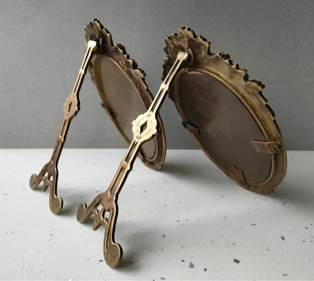 Coppia antiche cornici ovali in bronzo