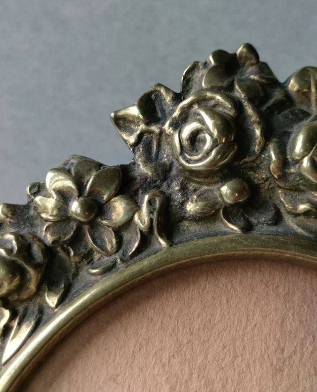 Coppia antiche cornici ovali in bronzo