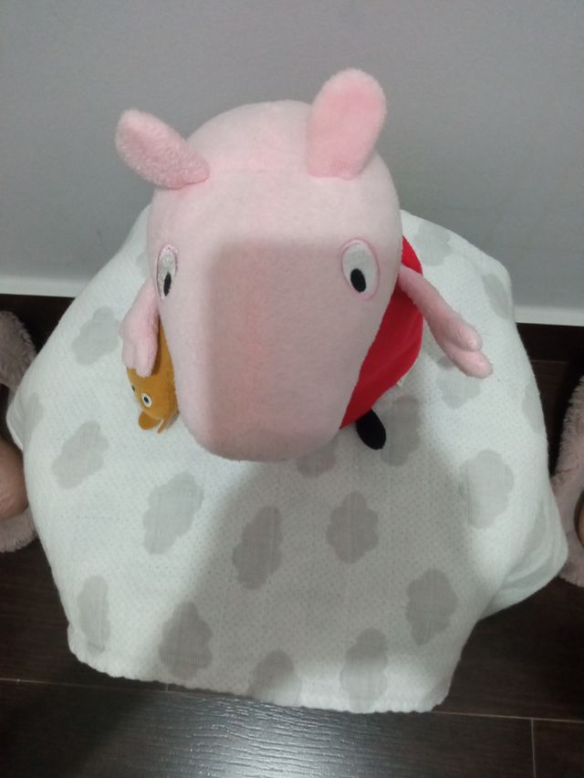 Brinquedo de pelúcia Peppa Pig - 30 cm
