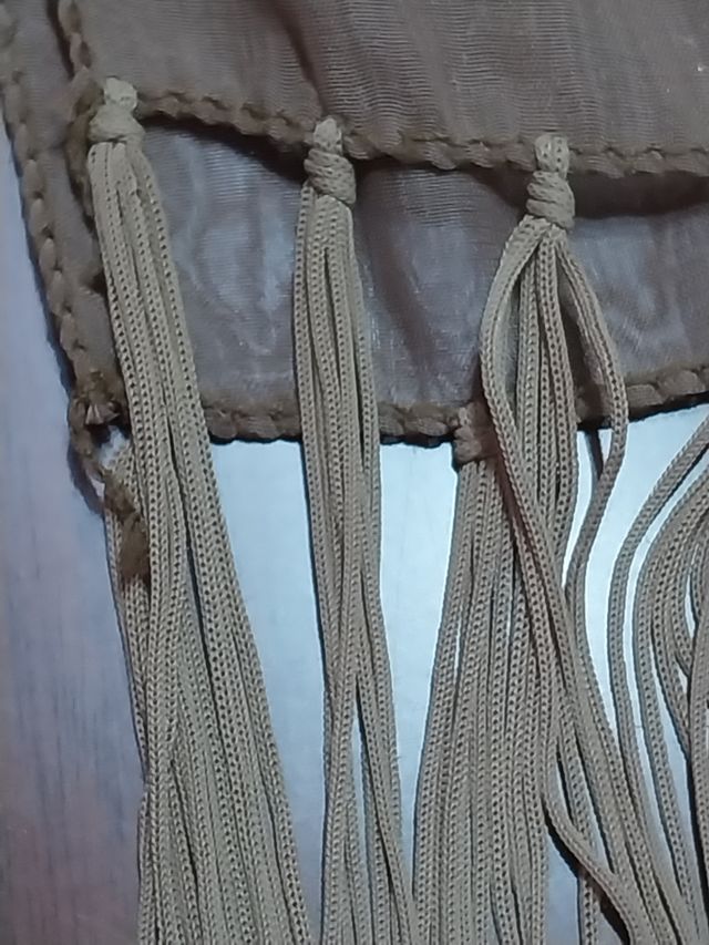 Chal de raso con flecos