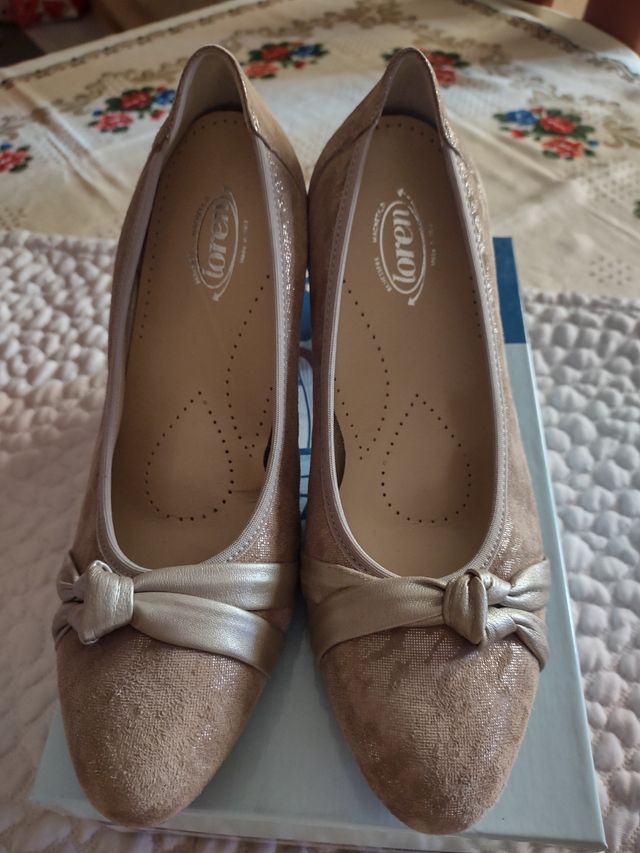 Scarpe pelle sabbia con tacco n. 38