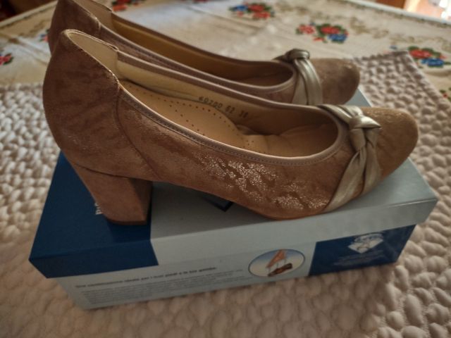 Scarpe pelle sabbia con tacco n. 38