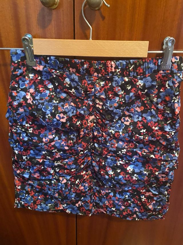 Falda ajustada de Stradivarius