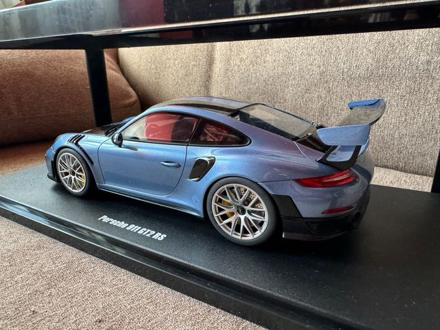 Porsche GT2 RS 1/18 GT Spirit Nuevo!