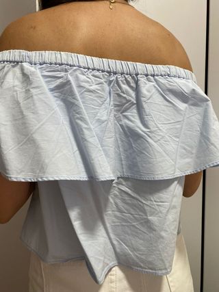Blusa azul bebé volante Bershka 