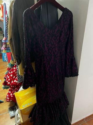 Traje de flamenca negro y bugambilla