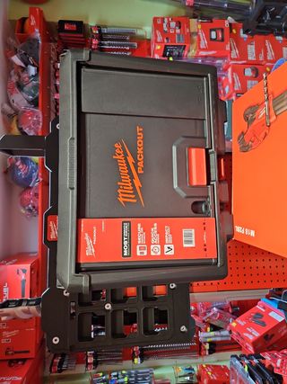 CAJA CON PUERTA ABATIBLE MILWAUKEE