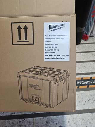 CAJA CON PUERTA ABATIBLE MILWAUKEE