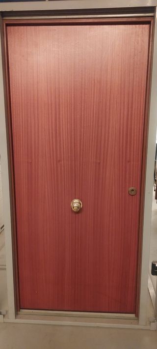 Puerta acorazada de entrada a vivienda