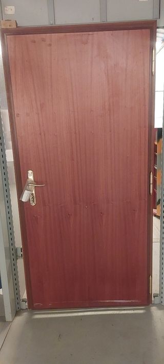 Puerta acorazada de entrada a vivienda