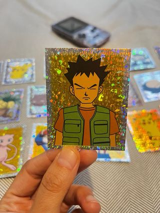 Cromo de Brock S27 - album Pokemon 1999
