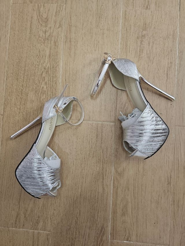 Sandalia tacon plataforma a estrenar 38