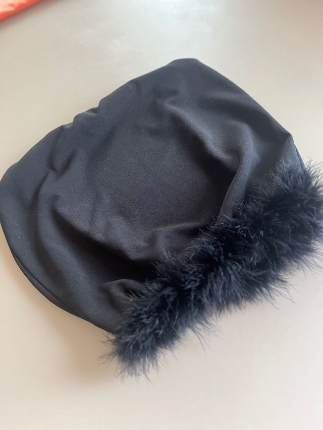 top con pelo o minigonna