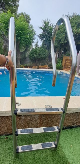 Escalera acero inoxidable piscina