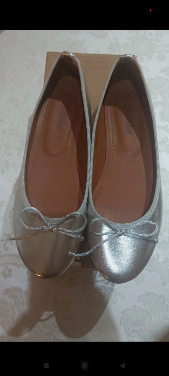 Zapatos sabrina color plateado casi nuevos 39