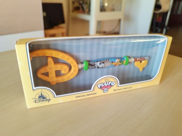Llave Pluto 90 aniversario en caja, Shopdisney
