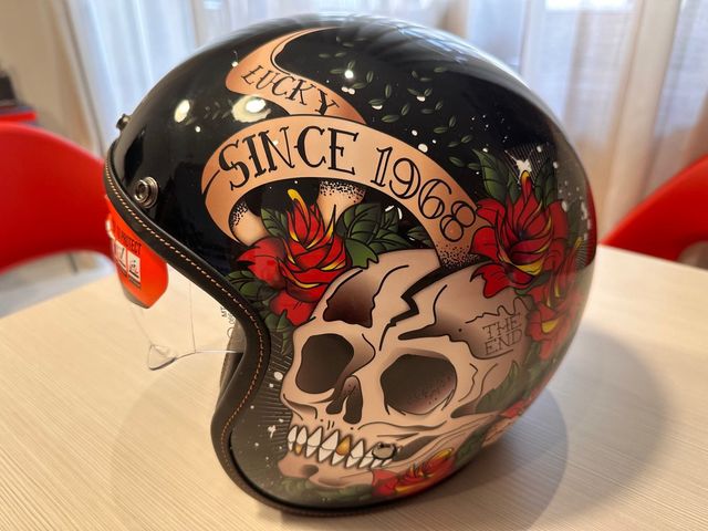 Casco MT helmets Le Mans skull and roses