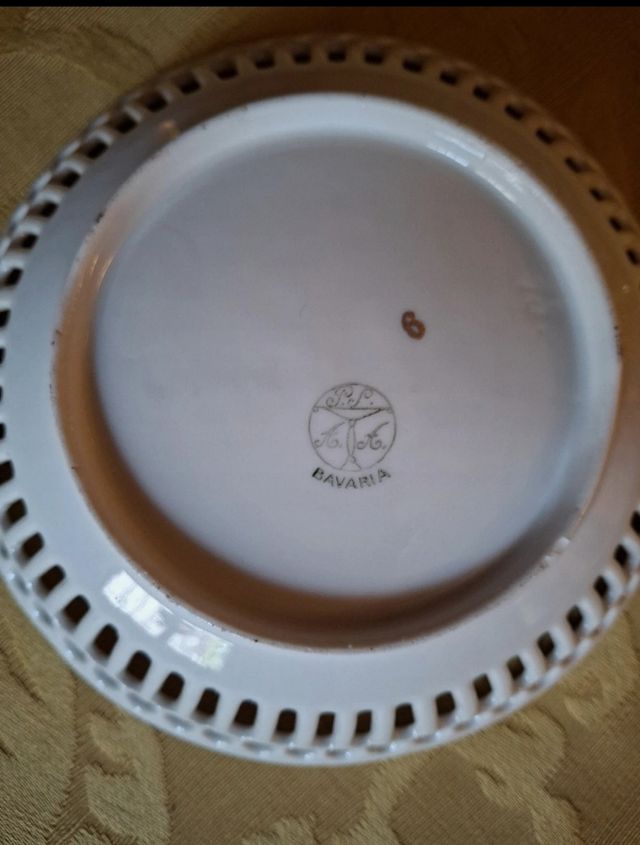 Piatto in porcellana da collezione