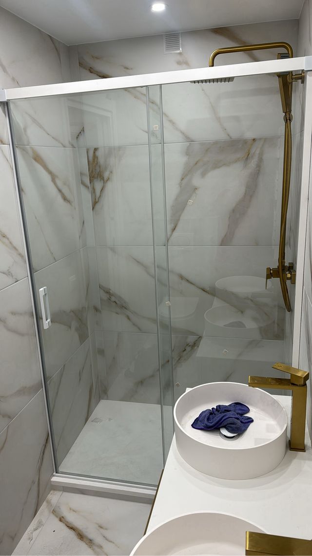 Instalo mamparas de ducha y bañera