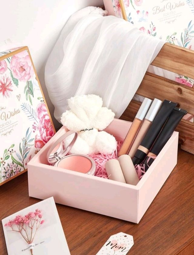 Lote de bolsas y cajas de regalo