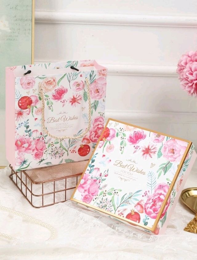 Lote de bolsas y cajas de regalo