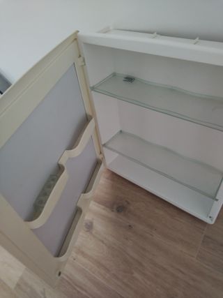 Espejo de baño con estanterías