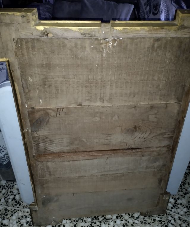 ANTIGUO ESPEJO DE MORDURAS EN RELIEVE