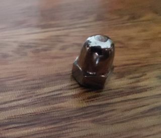 Tuerca hexagonal M5 redonda