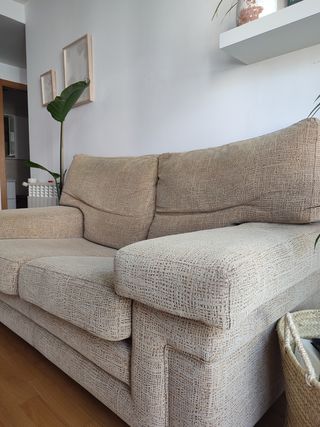 Sofá dos plazas beige