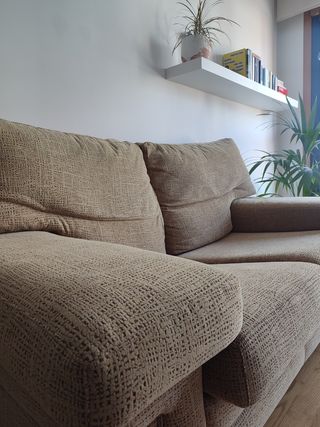 Sofá dos plazas beige