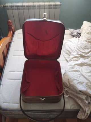 Maleta antigua de mano