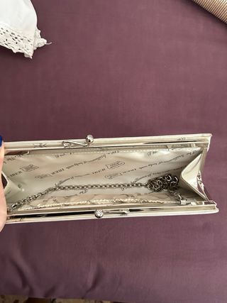 Bolsito de mano plateado