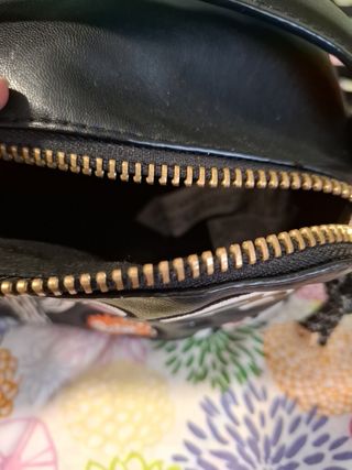 bolso cuadrado con dibujos del zara