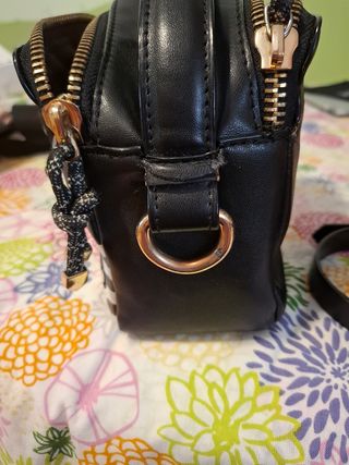 bolso cuadrado con dibujos del zara