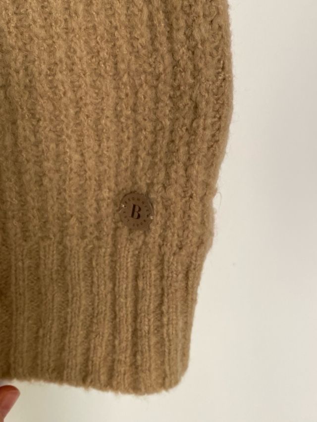 Jersey blanco y marrón, de Brownie. 