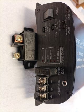 Cargador de 220 y relé