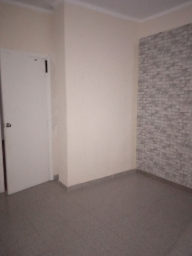 Se alquila amplio local en avenida de Viladecans