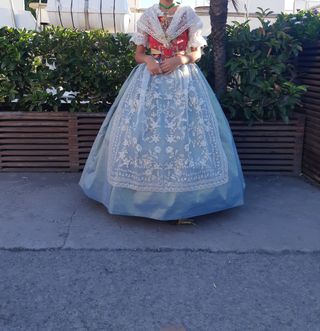 Traje huertana seda estrecha y seda salvaje.