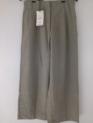 Pantalón verde ancho
