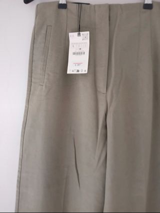 Pantalón verde ancho