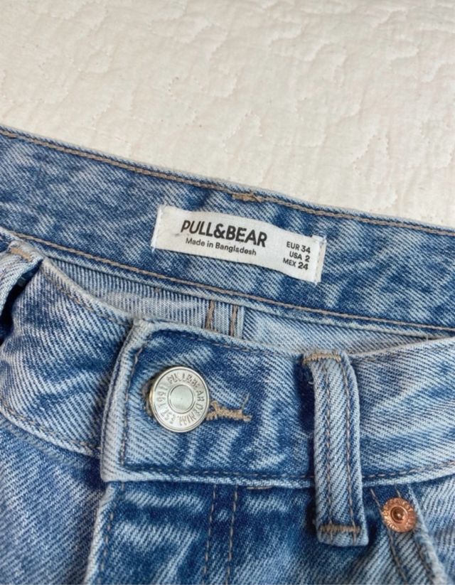 Pantalón vaquero roto