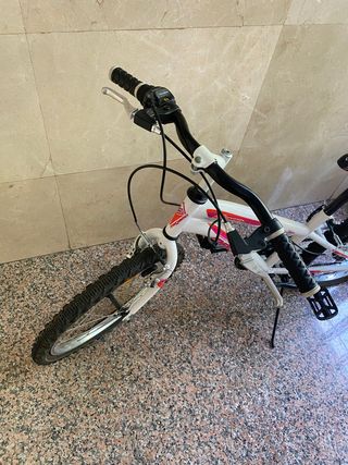 BICICLETA BLANCA Y ROSA MEGAMO