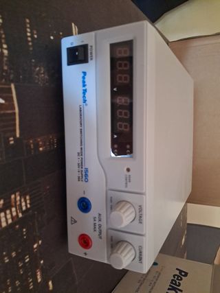 Fuente de Alimentación DC Peaktech 1560