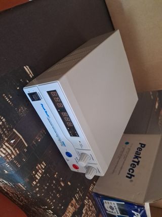 Fuente de Alimentación DC Peaktech 1560