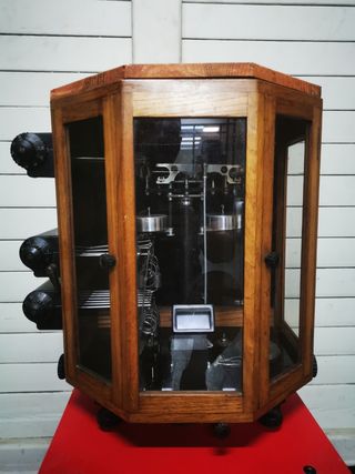 Balanza de precisión antigua.