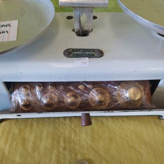 ANTIGUA BALANZA DE COCINA FRANCESA.
