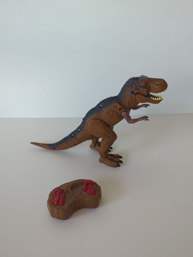 Dinosaurio interactivo