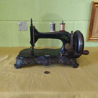 ANTIGÜA MAQUINA DE COSER DE MANIVELA